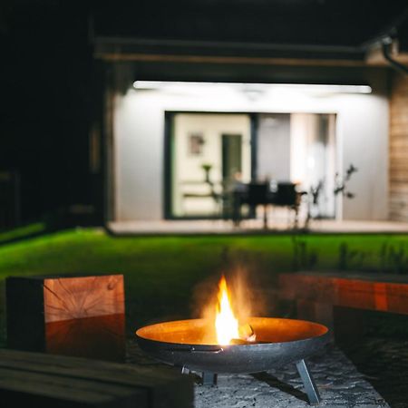 Roubenka "Tam Kde Lisky Davaji Dobrou Noc" Villa Cerny Dul Bagian luar foto